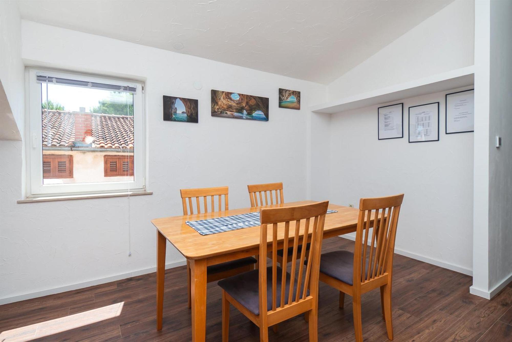 Apartments And Rooms Mladen Vodice Rom bilde