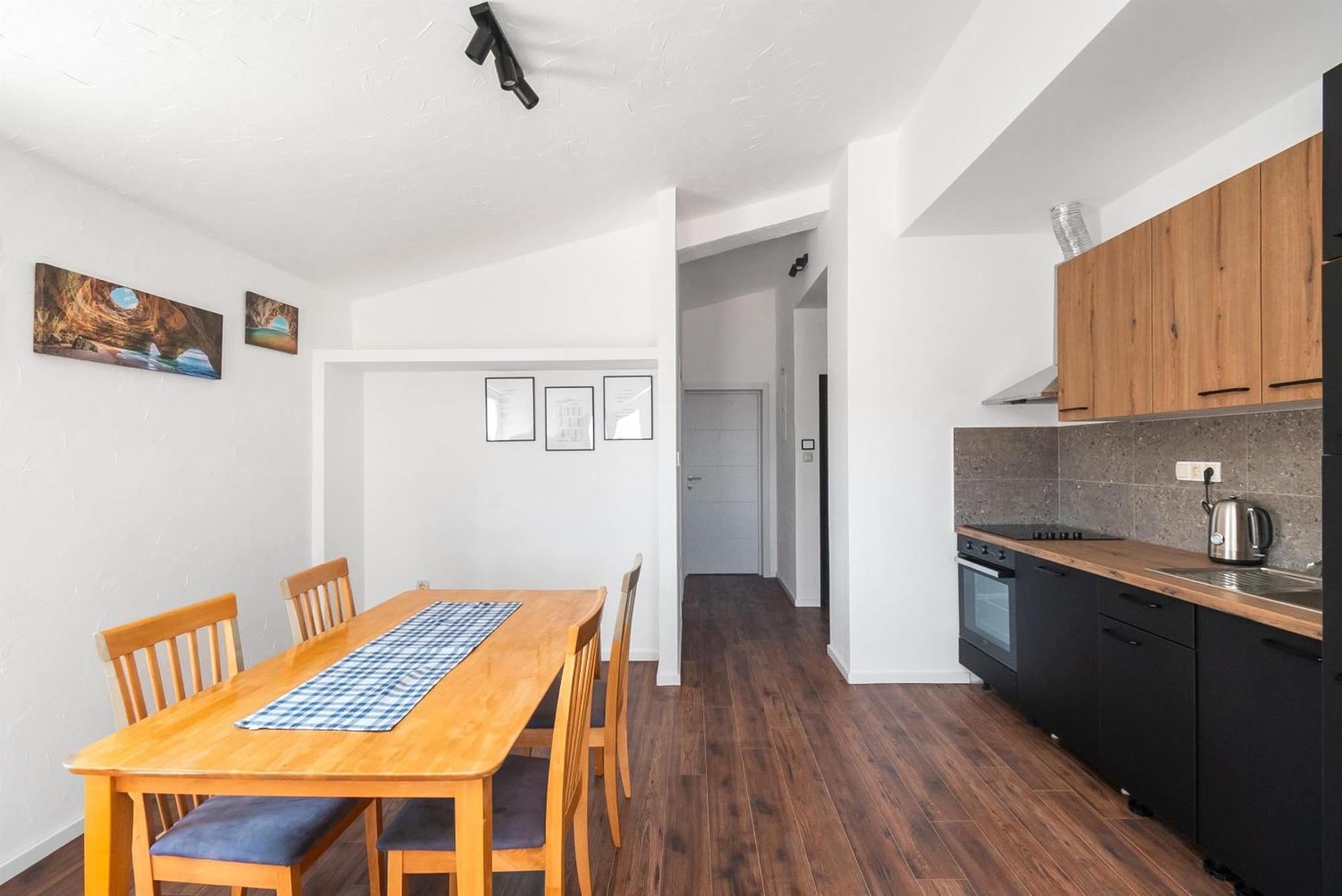 Apartments And Rooms Mladen Vodice Rom bilde