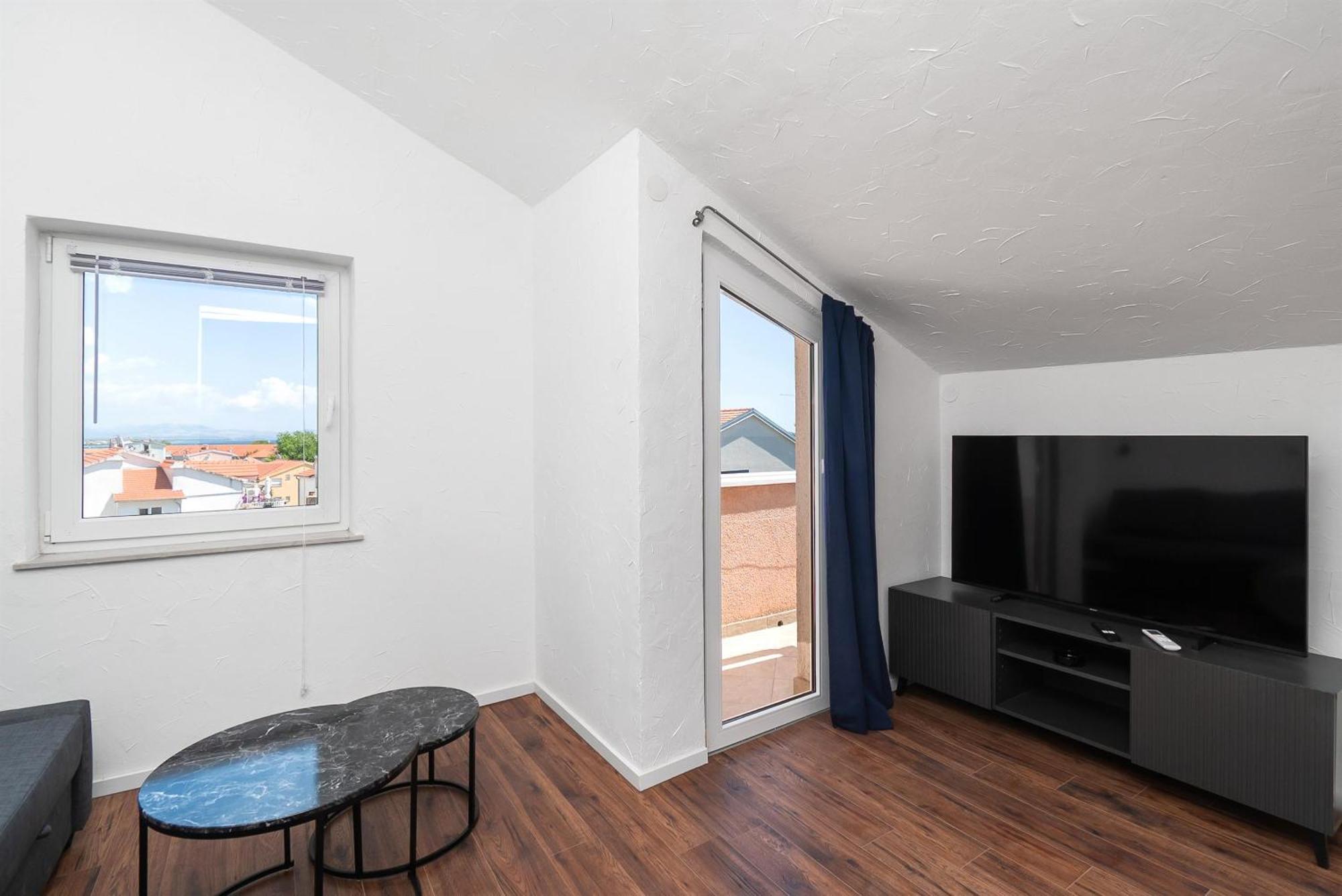 Apartments And Rooms Mladen Vodice Rom bilde