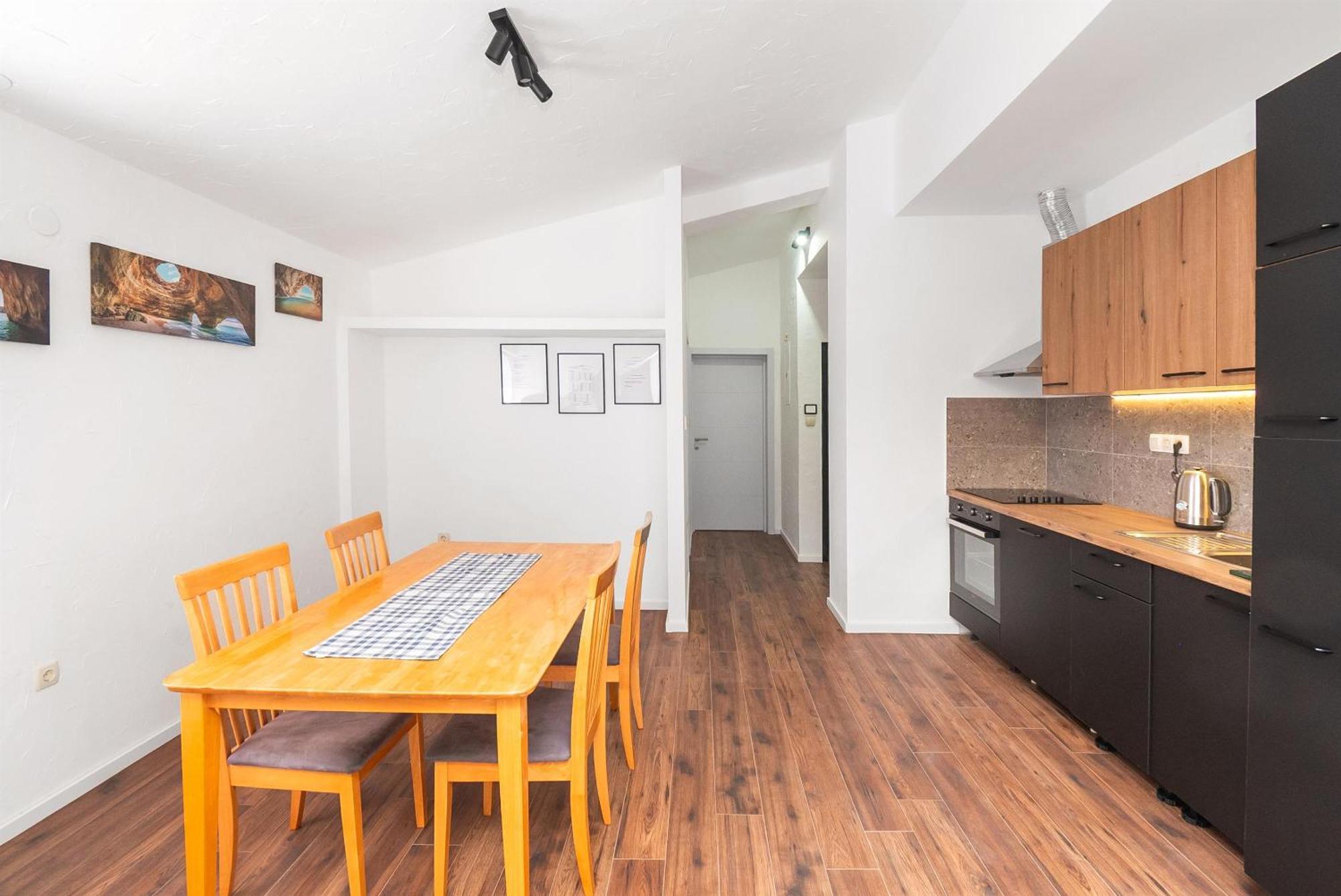 Apartments And Rooms Mladen Vodice Rom bilde