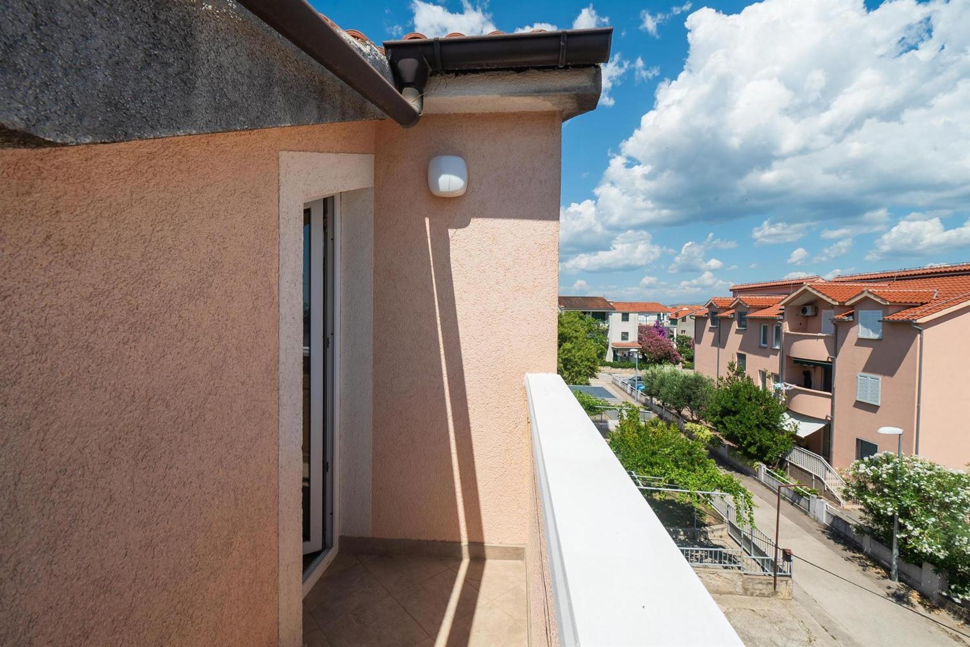 Apartments And Rooms Mladen Vodice Rom bilde