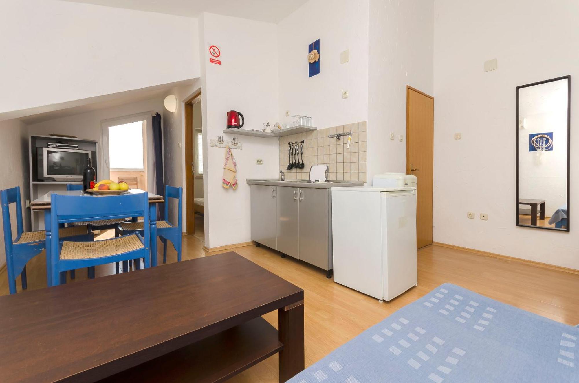 Apartments And Rooms Mladen Vodice Eksteriør bilde