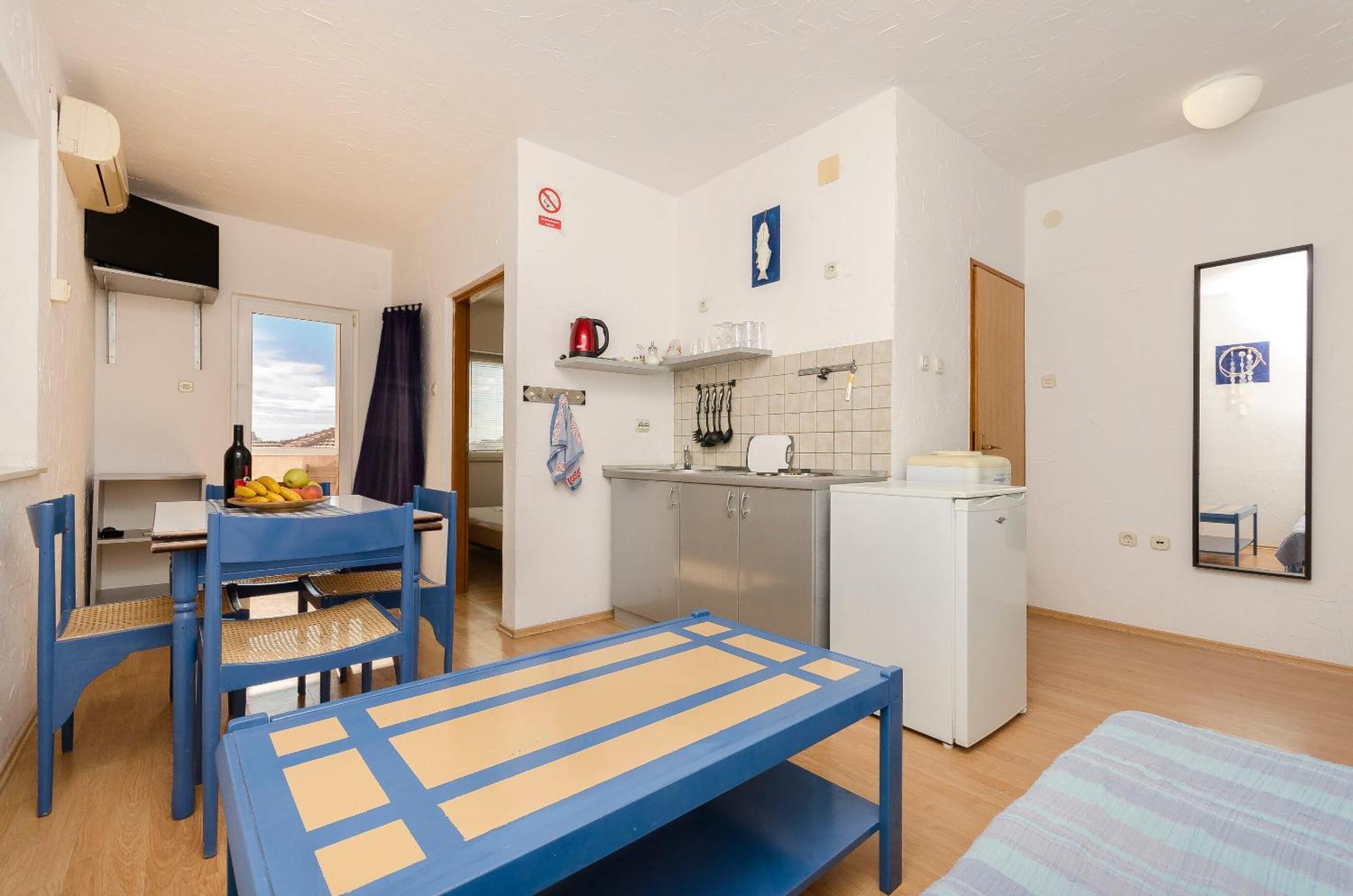Apartments And Rooms Mladen Vodice Eksteriør bilde
