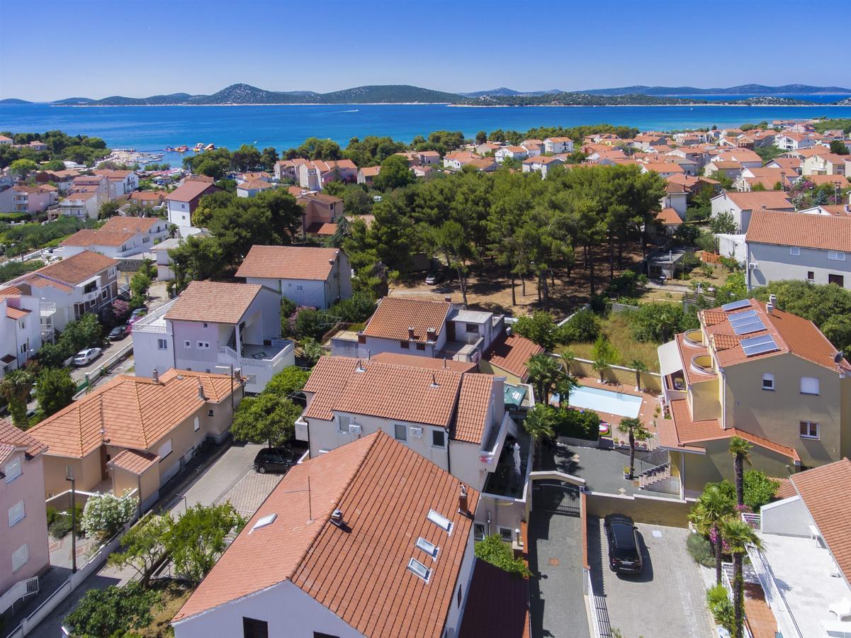 Apartments And Rooms Mladen Vodice Eksteriør bilde